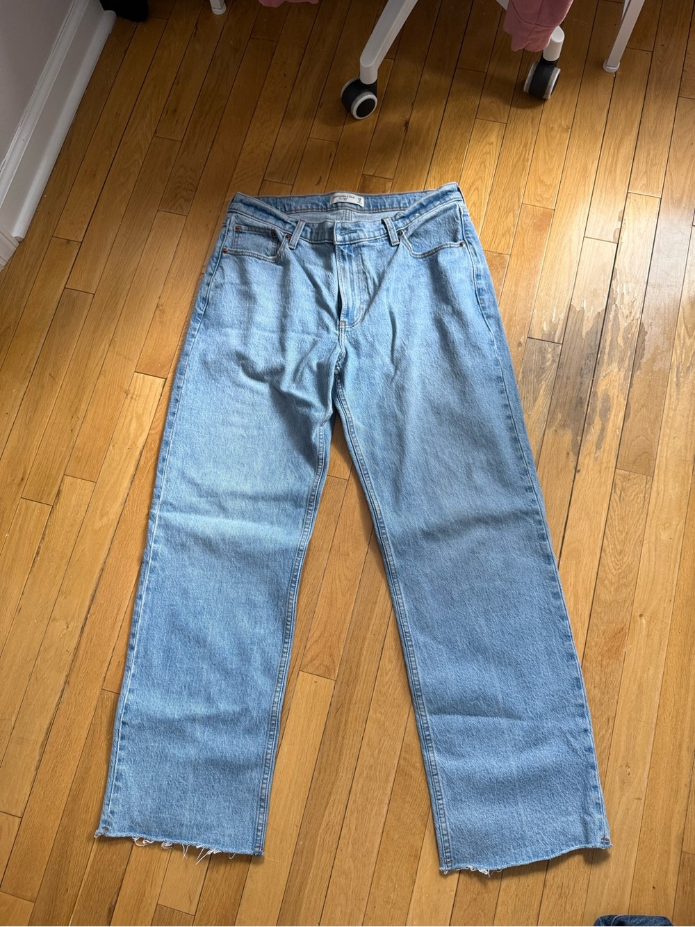 Abercrombie & Fitch Light Wash Relaxed Women's Jeans